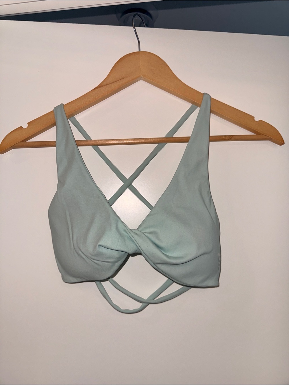 Seamless Twist-Front Sports Bralette in Light Mint